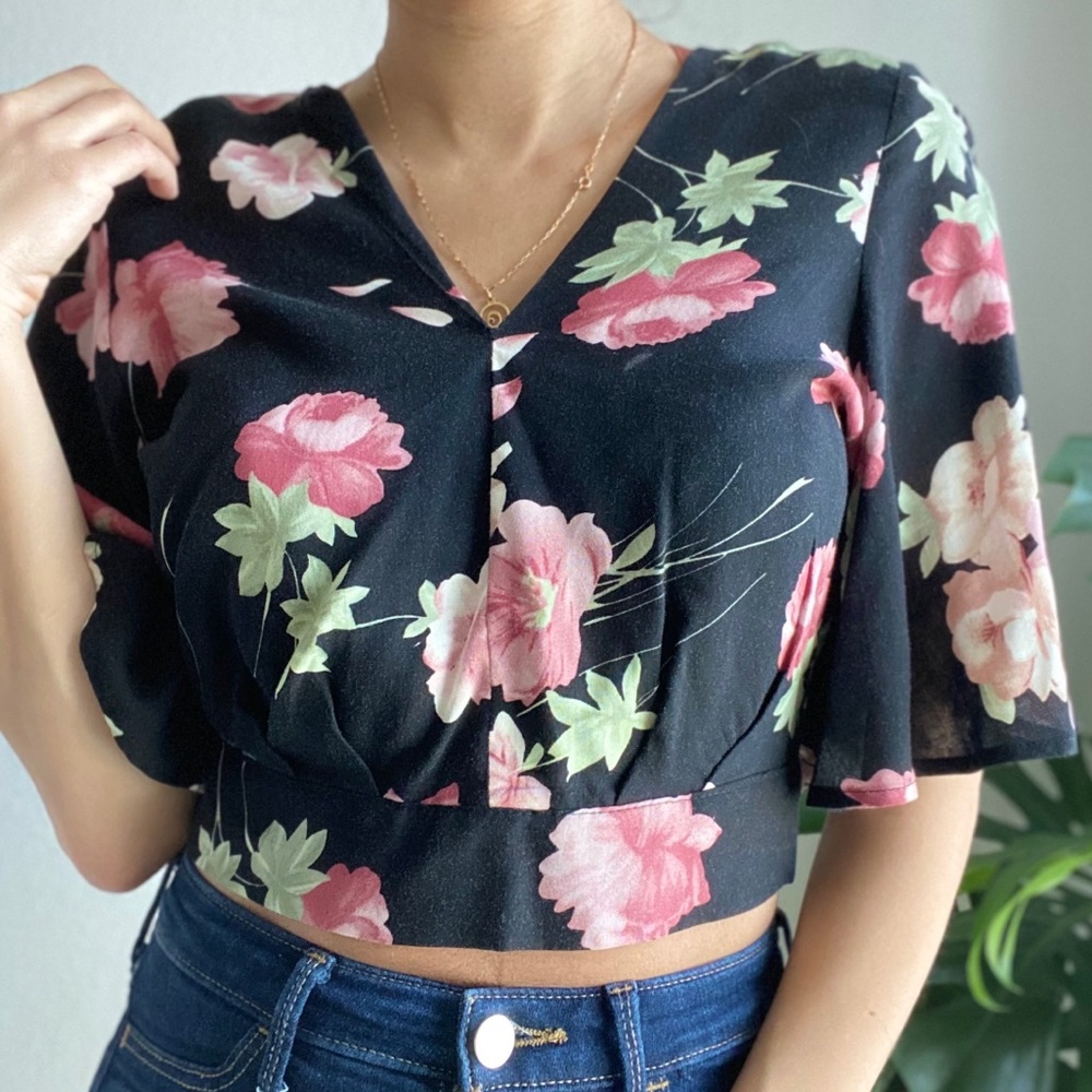 Black Floral Cropped Top Polly & Esther